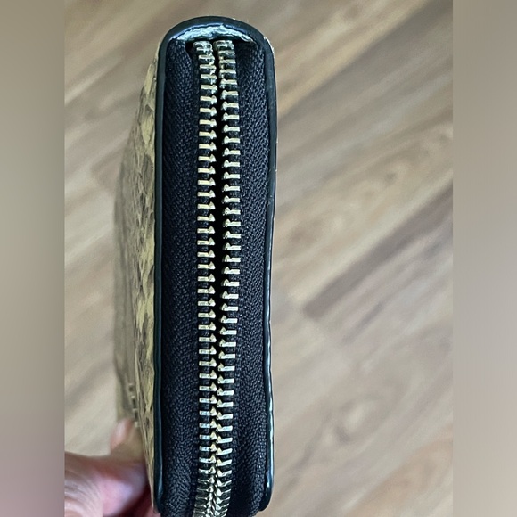 TORY BURCH Robinson Embossed Snakeskin Leather Zip Wallet - Picture 8 of 8